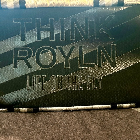 THINK ROYLN Wingman Bag: Pearl Silver-Large Crossbody Tote w/ Zippers & Pockets - Picture 2 of 7